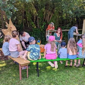 Kinderlehmbautag im Wangeliner Garten mit Märchenerzählerin