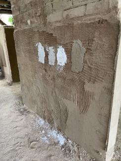 Kalkputz mit unterschiedlichen Korngrößen