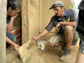 Begutachten der getrockneten Proben