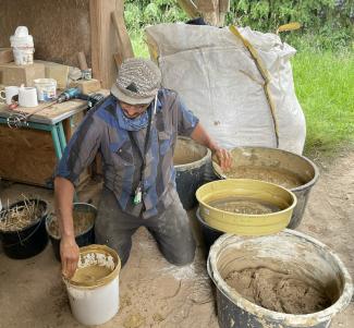 Benito Steen und Lehm-Kalk-Putz in verschiedenen Mischungen