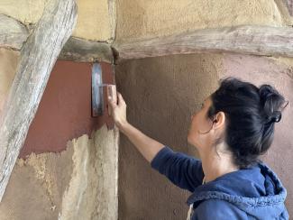 Verputzen der Bushaltestellen-Wand