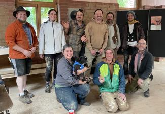 Die Teilnehmenden und Benito Steen nach 5 intensiven Lehm-Kalk-Tagen